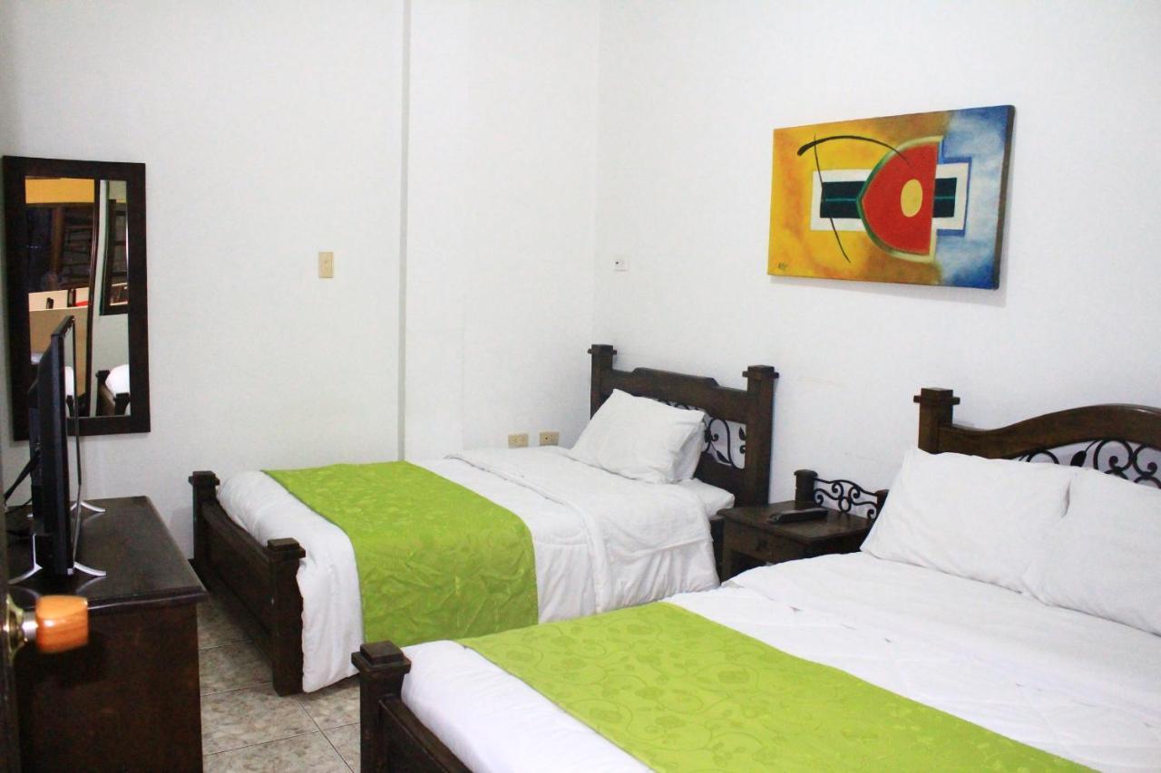 Hotel Colonial 马尼萨莱斯 外观 照片