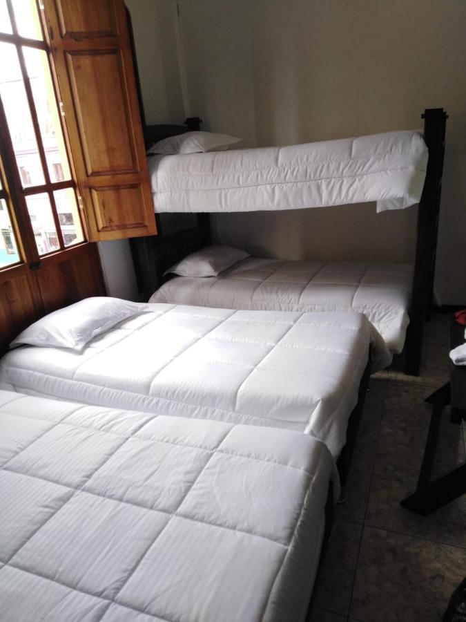 Hotel Colonial 马尼萨莱斯 外观 照片