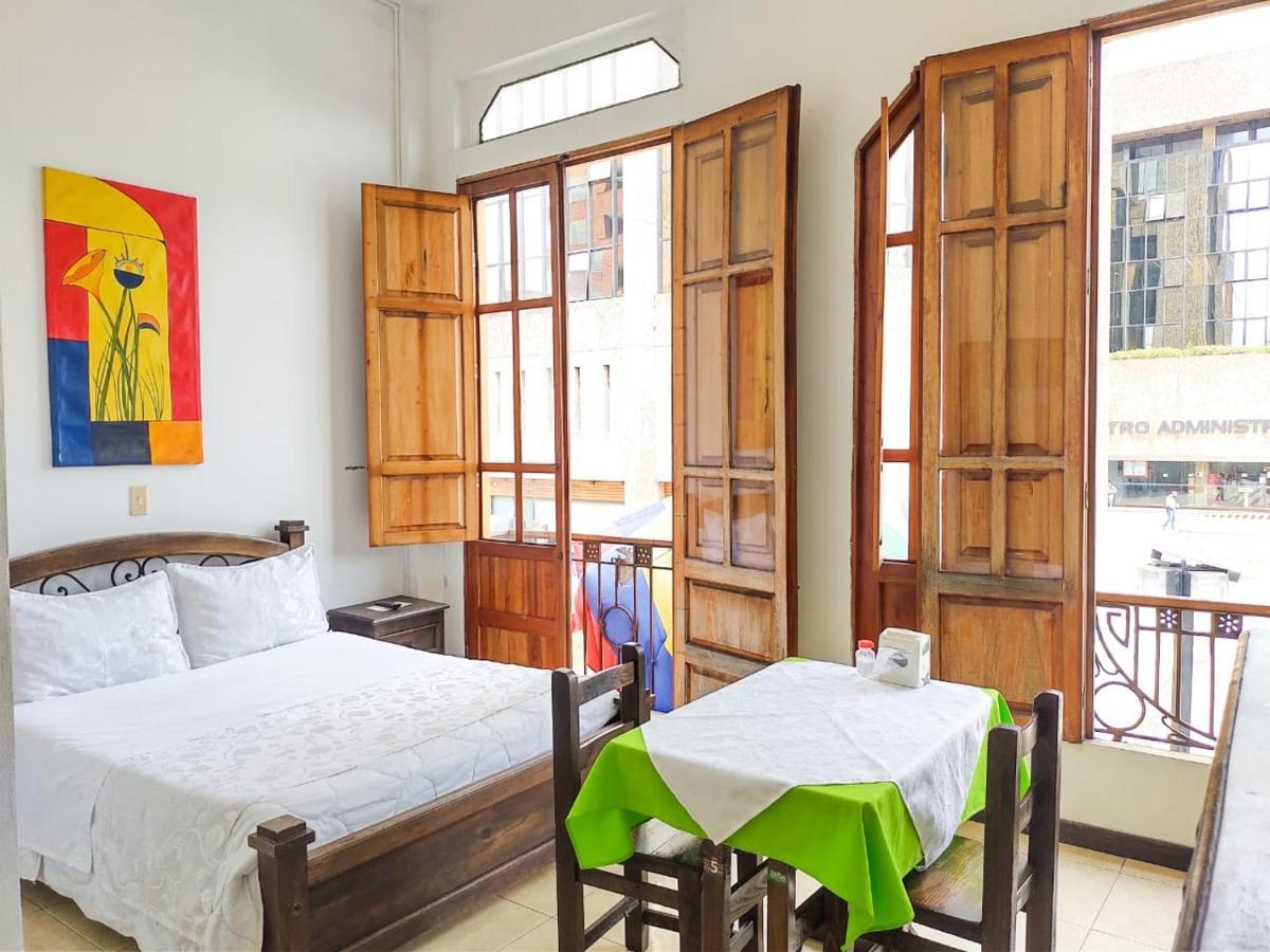 Hotel Colonial 马尼萨莱斯 外观 照片