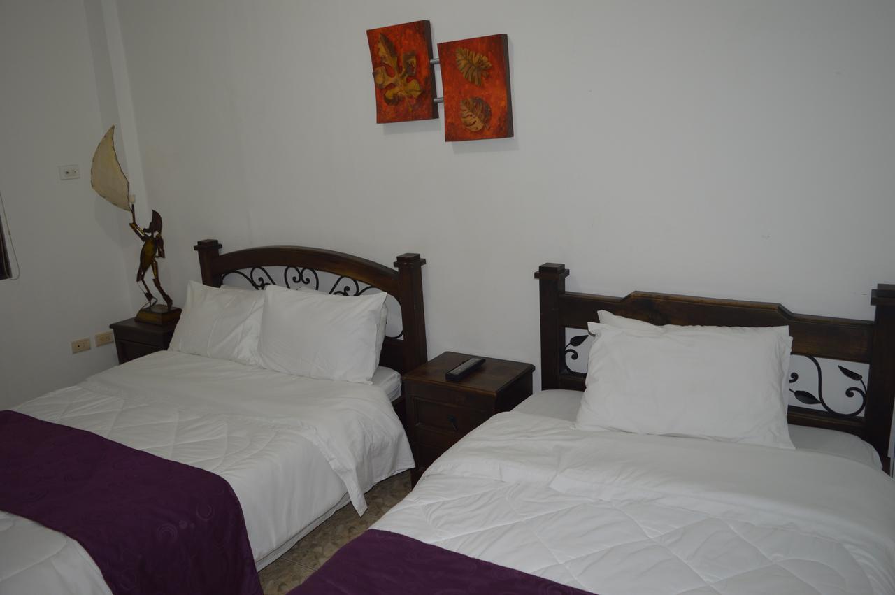 Hotel Colonial 马尼萨莱斯 外观 照片