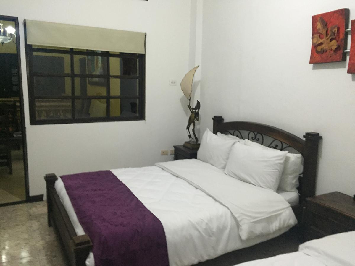 Hotel Colonial 马尼萨莱斯 外观 照片