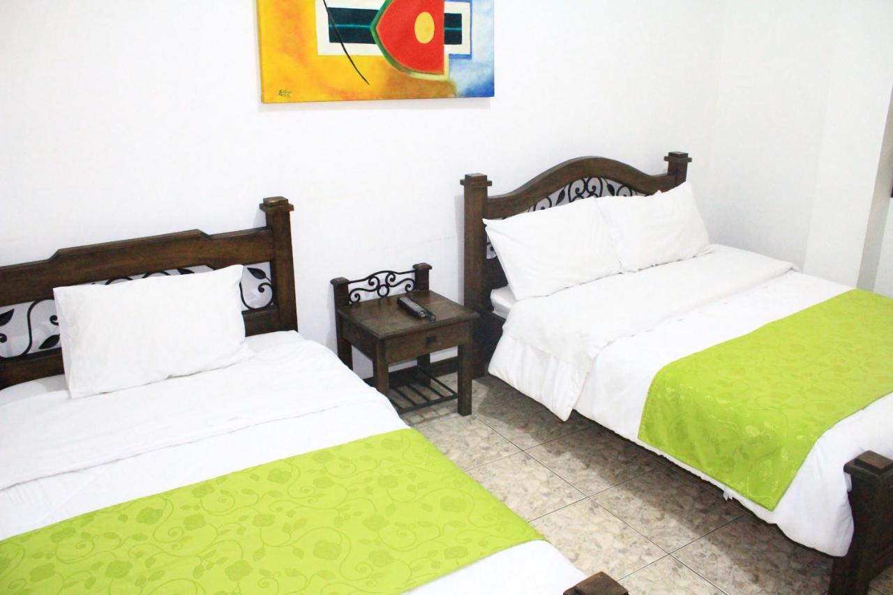 Hotel Colonial 马尼萨莱斯 外观 照片