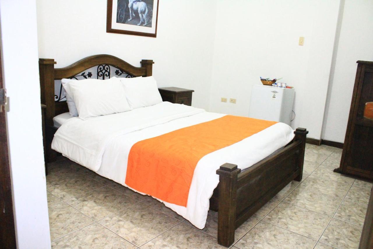 Hotel Colonial 马尼萨莱斯 外观 照片